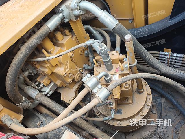 回转马达和主控阀（整机外观）