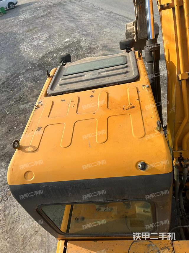 驾驶室顶部（整机外观）