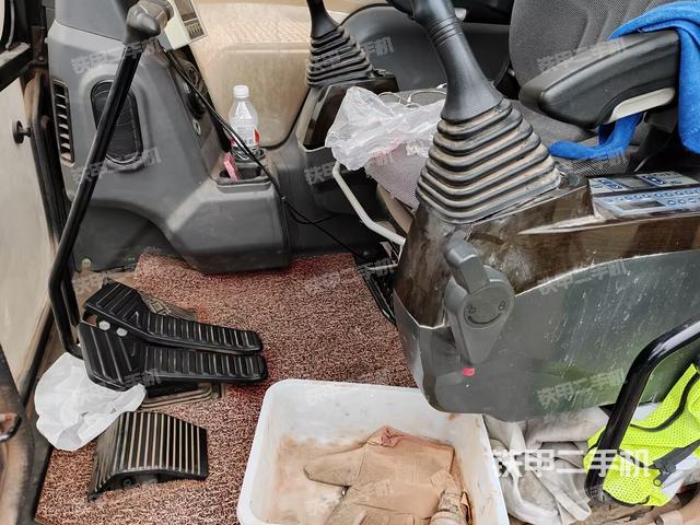 驾驶室整体（整机外观）