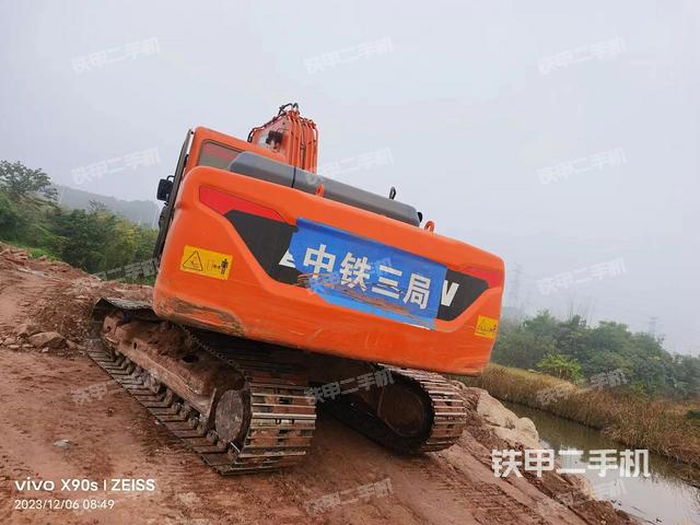 单侧履带整体（整机外观）