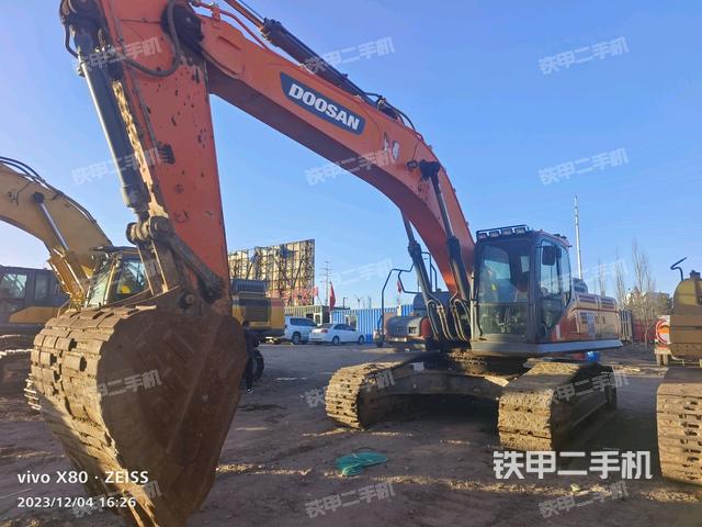 斗山DX380LC-9C挖掘机
