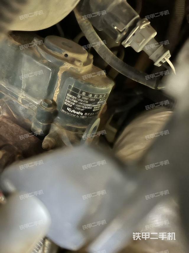 回转马达和主控阀（整机外观）