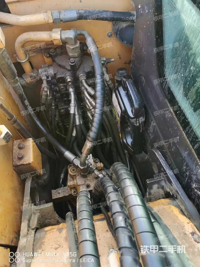 回转马达和主控阀（整机外观）