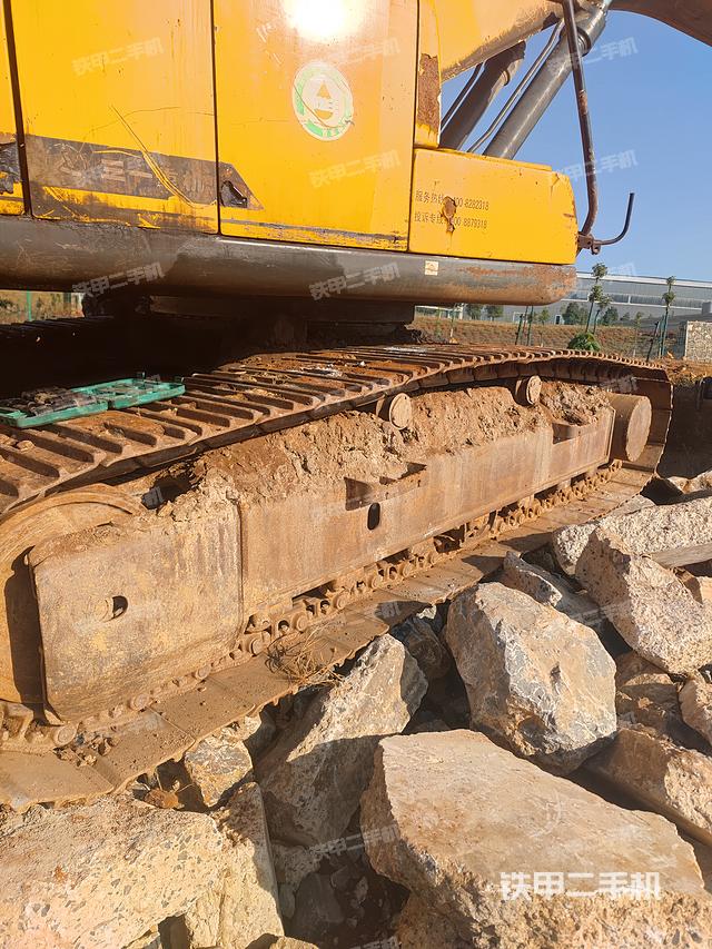 单侧履带整体(整机外观) 单侧履带整体(整机外观)