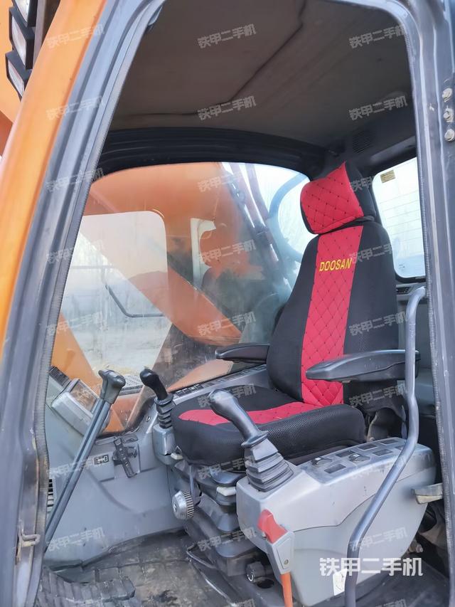 驾驶室整体（整机外观）