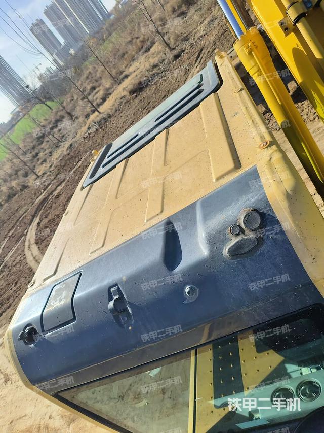 驾驶室顶部（整机外观）