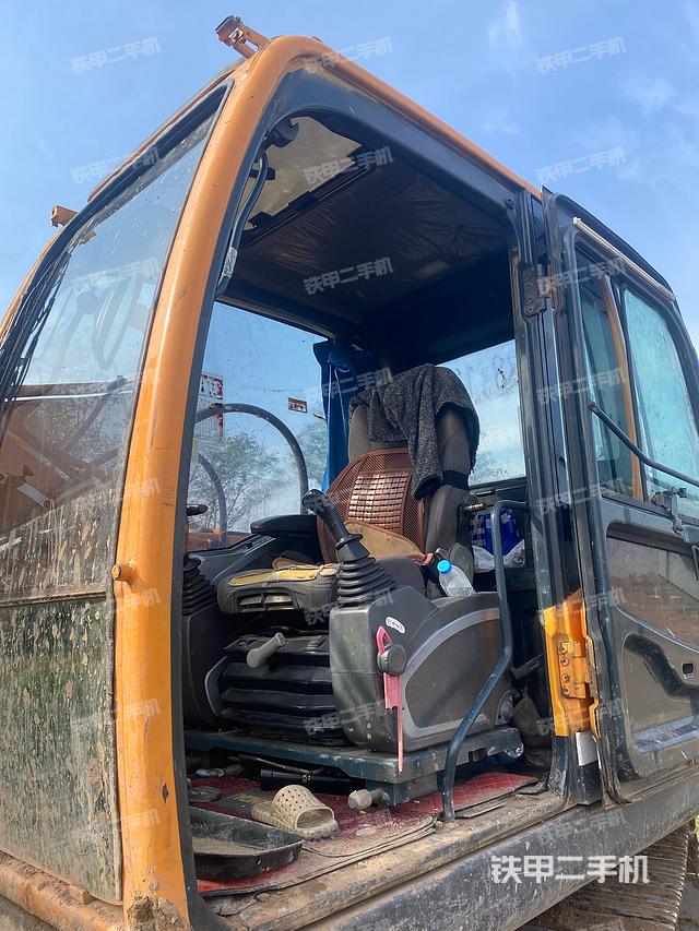 驾驶室整体（整机外观）