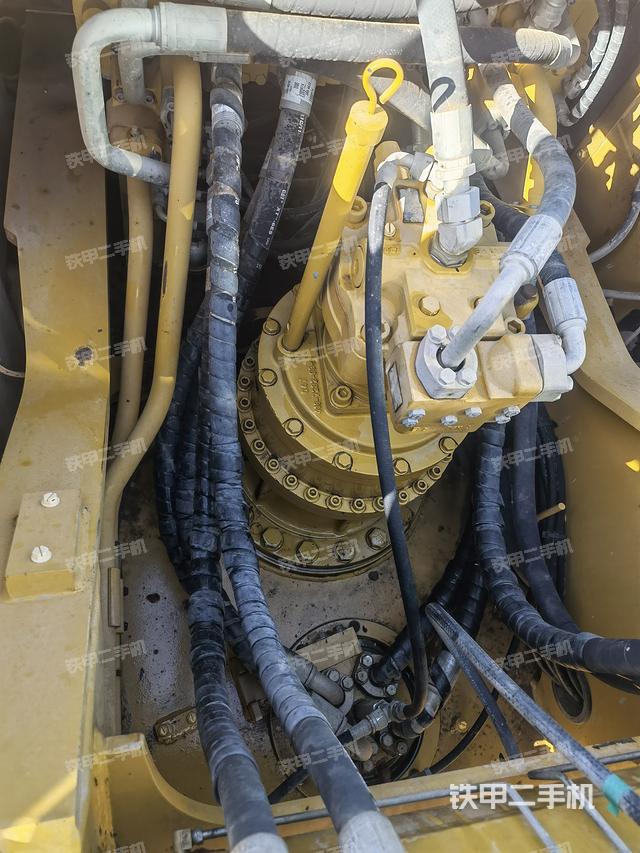 回转马达和主控阀（整机外观）