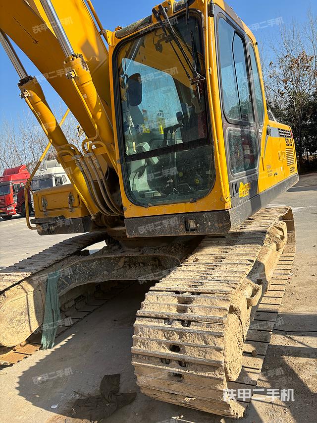 驾驶室整体（整机外观）