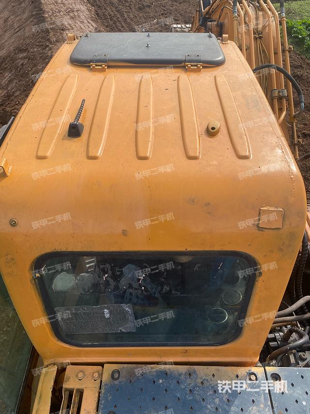 驾驶室顶部（整机外观）