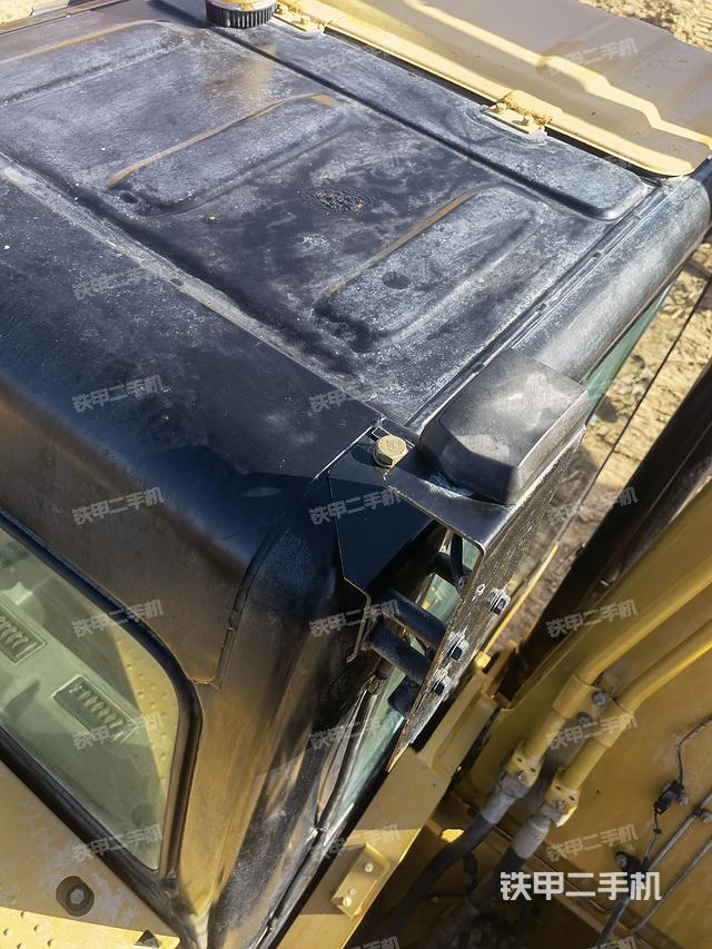 驾驶室顶部（整机外观）