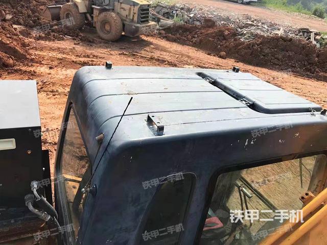 驾驶室顶部（整机外观）