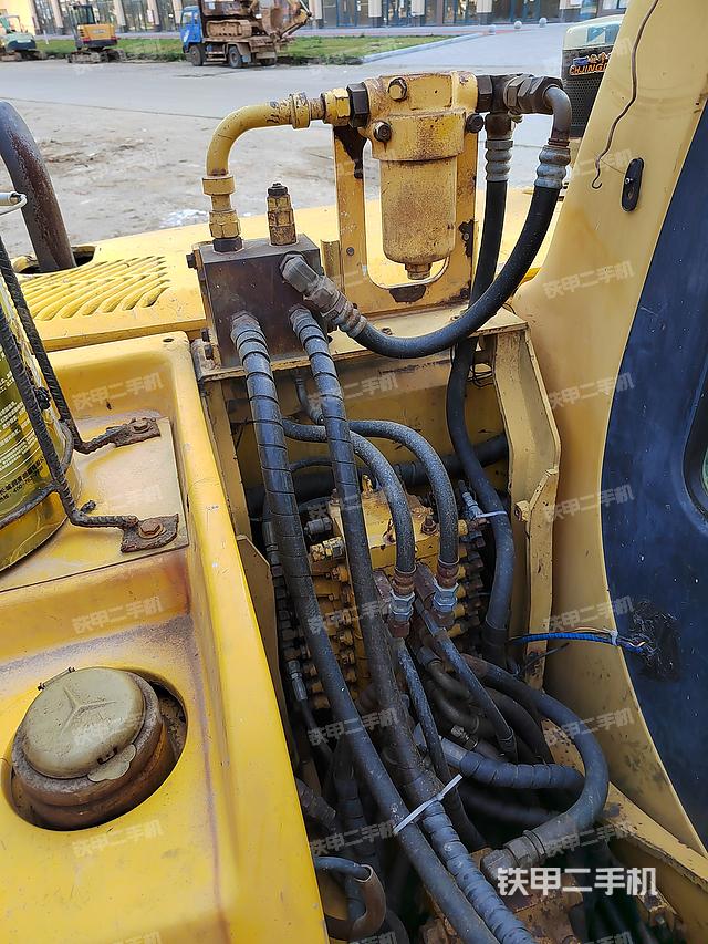 回转马达和主控阀（整机外观）