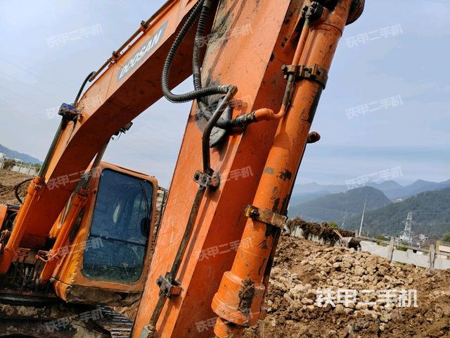 小臂整体左后（工作和回转装置）