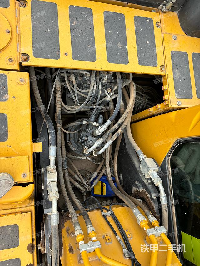 回转马达和主控阀（整机外观）