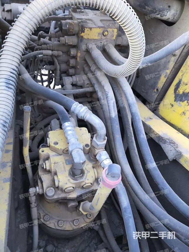 回转马达和主控阀（整机外观）