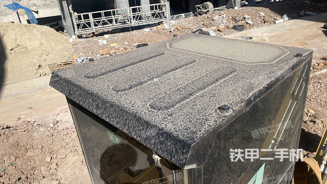 驾驶室顶部（整机外观）