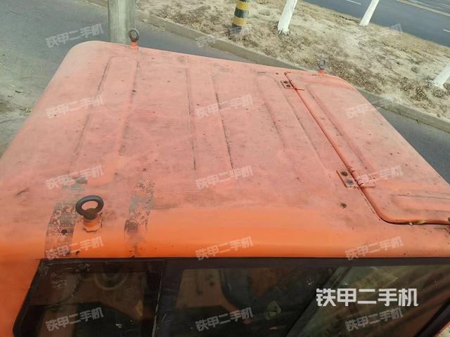 驾驶室顶部（整机外观）