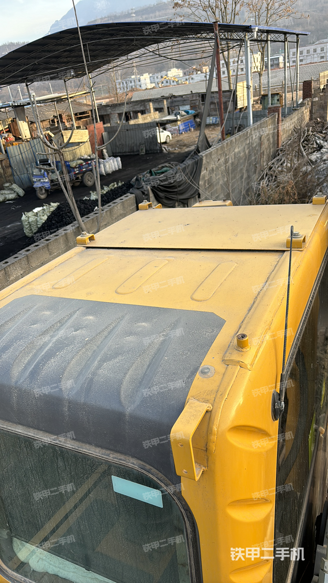 驾驶室顶部（整机外观）