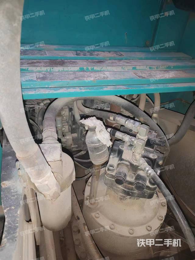 回转马达和主控阀（整机外观）