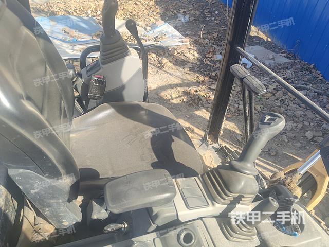 驾驶室顶部（整机外观）