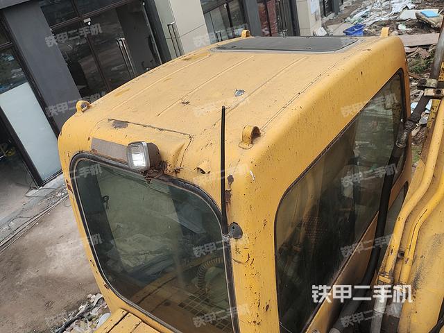 驾驶室顶部（整机外观）