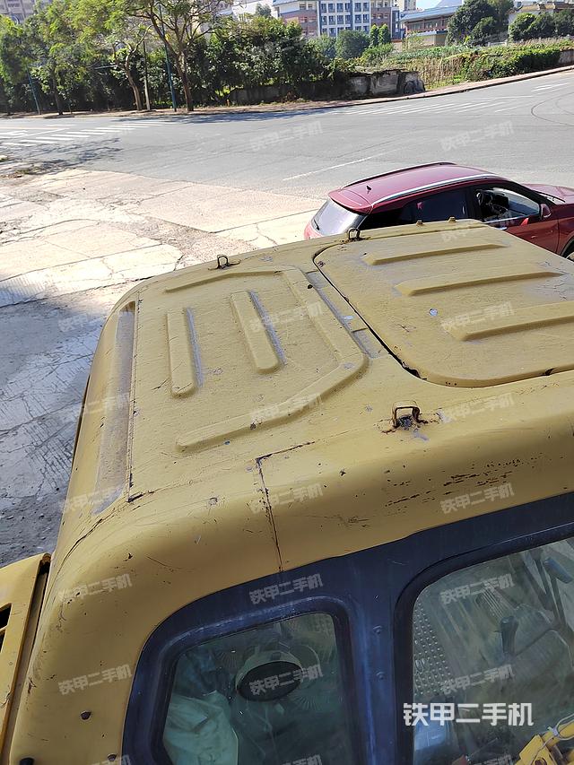 驾驶室顶部（整机外观）