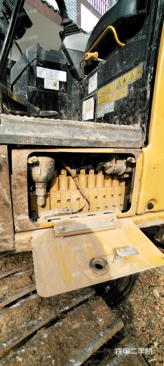 回转马达和主控阀（整机外观）