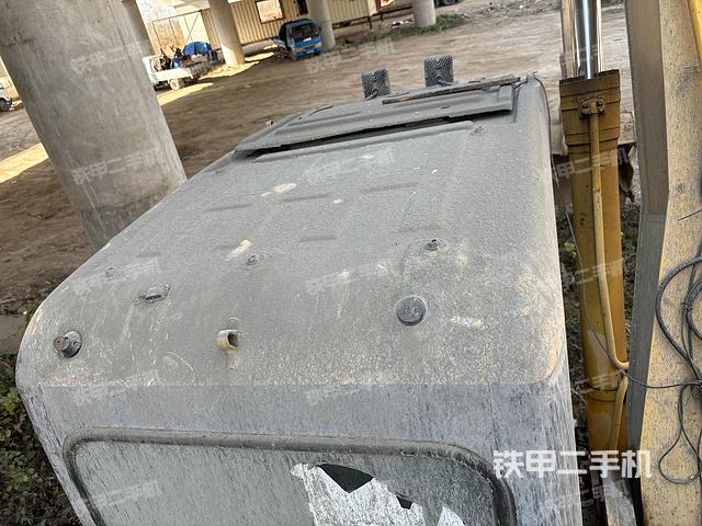 驾驶室顶部（整机外观）