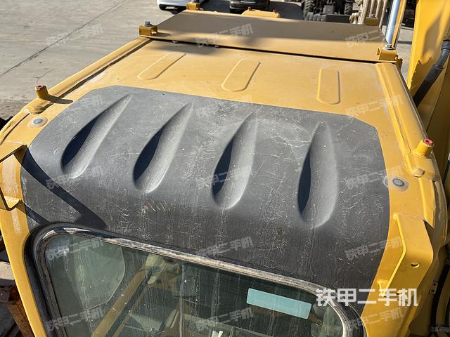 驾驶室顶部（整机外观）