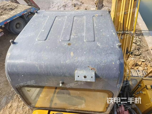 驾驶室顶部（整机外观）