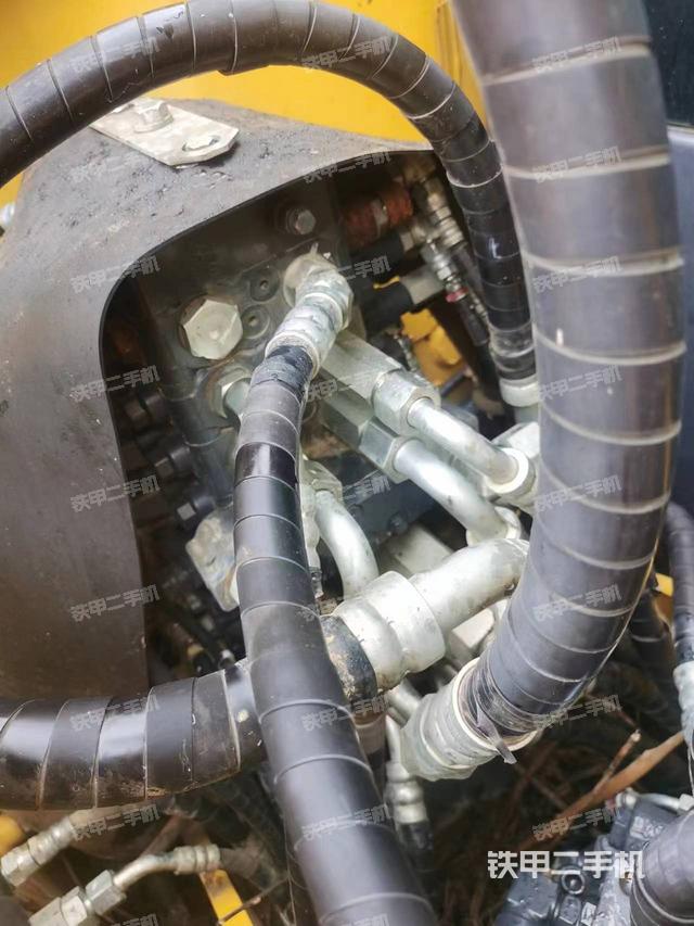 回转马达和主控阀（整机外观）