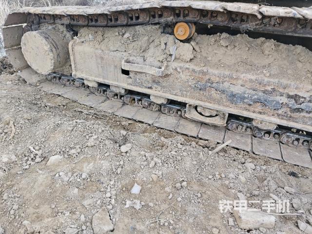 右侧履带整体(行走机构) 右侧履带整体(行走机构)