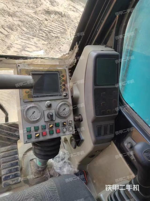 驾驶室操作台（设备外观及核心部件）