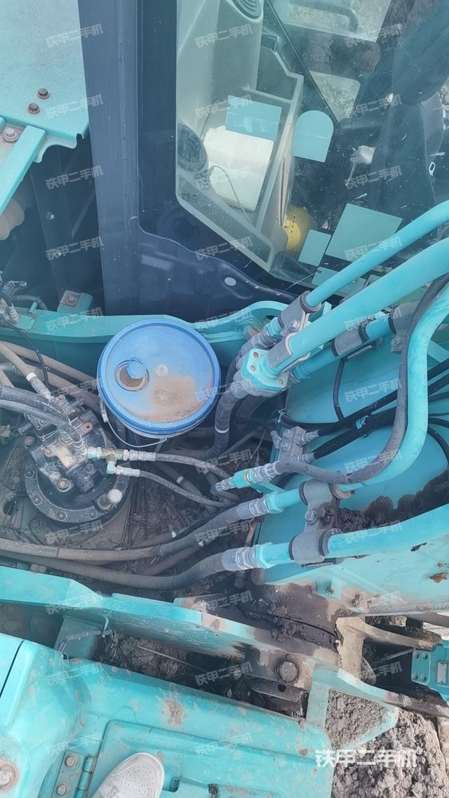 驾驶室顶部（整机外观）