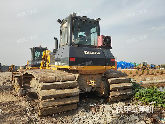 整机右侧（设备外观及核心部件）