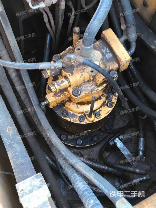 回转马达和主控阀（整机外观）