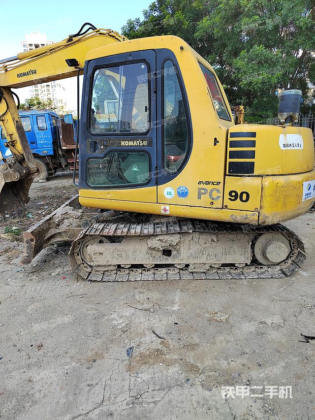 驾驶室顶部（整机外观）