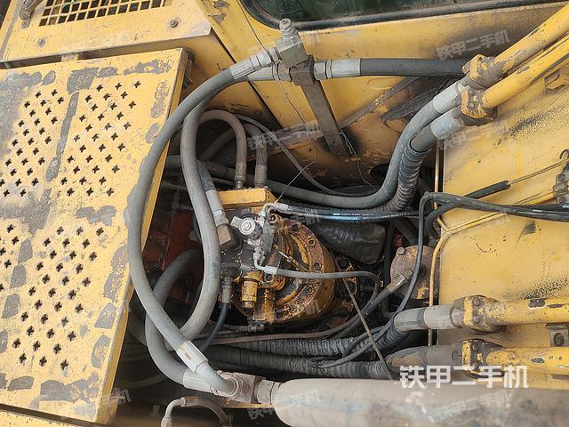 回转马达和主控阀（整机外观）