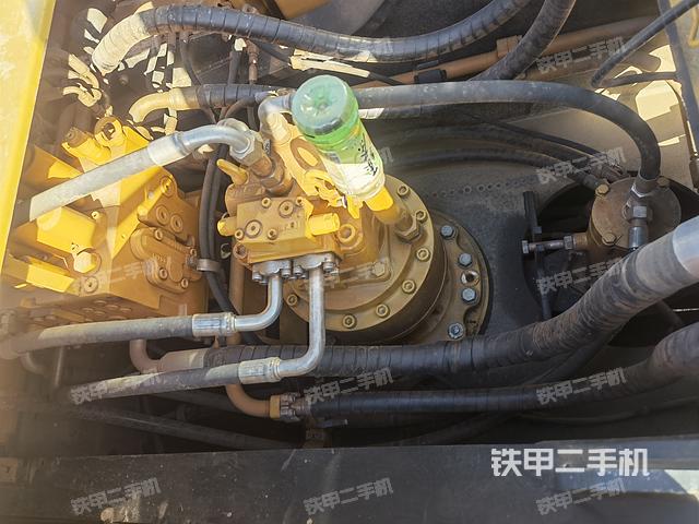 回转马达和主控阀（整机外观）