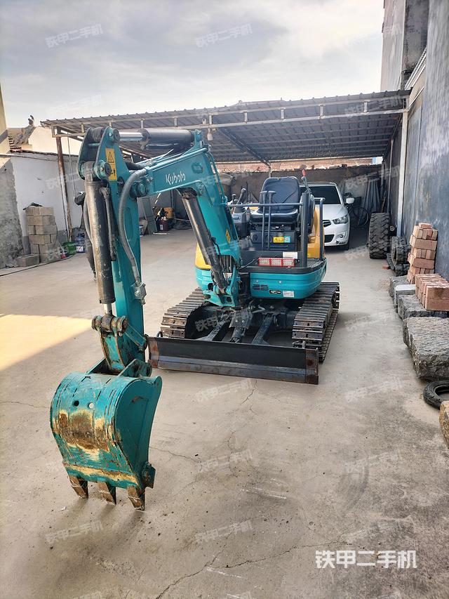 驾驶室顶部（整机外观）