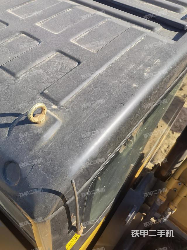 驾驶室顶部（整机外观）