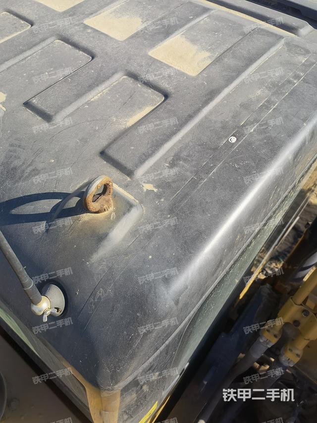 驾驶室顶部（整机外观）