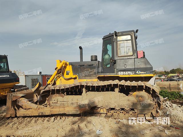 整机左侧（设备外观及核心部件）