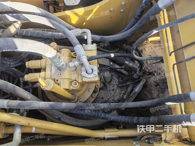 回转马达和主控阀（整机外观）