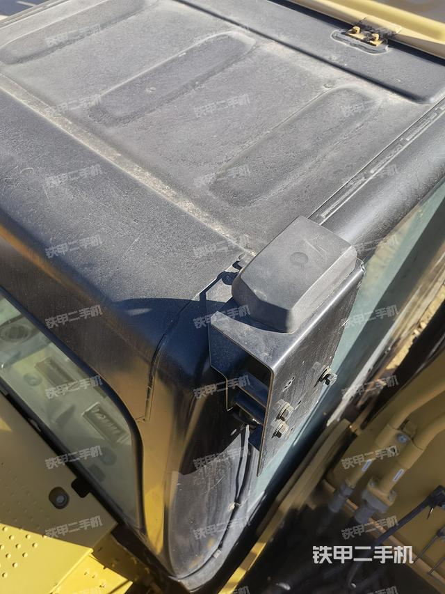 驾驶室顶部（整机外观）