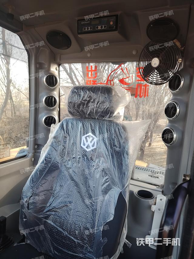 驾驶室顶部（整机外观）