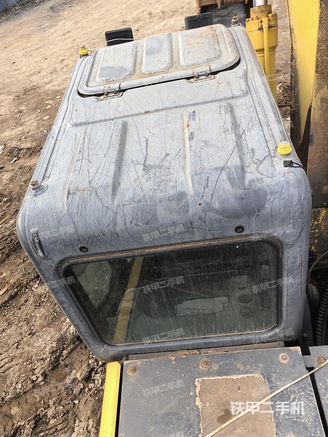 驾驶室顶部（整机外观）