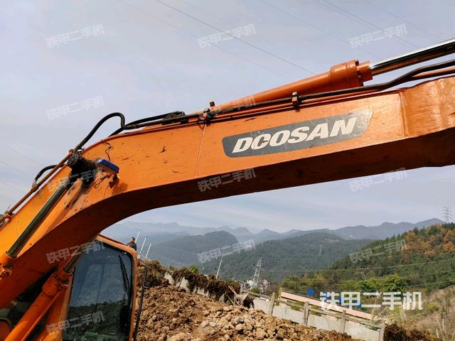 大臂整体 右侧（工作和回转装置）