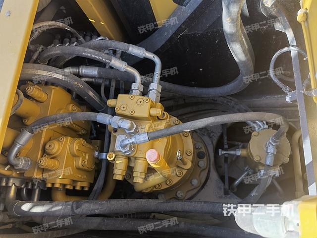 回转马达和主控阀（整机外观）